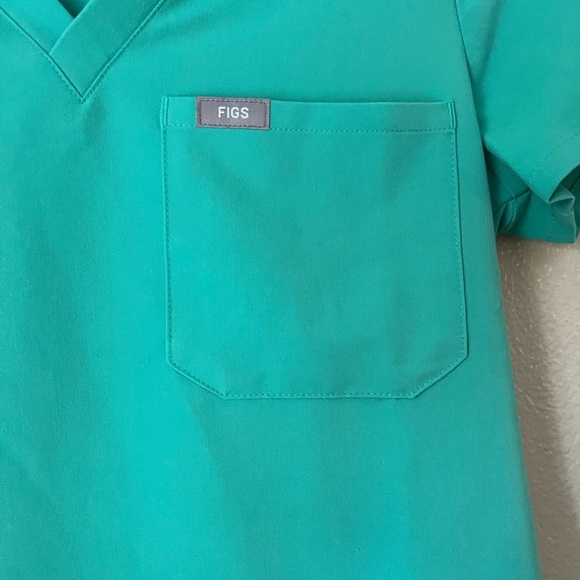 FIGS Caterina One Pocket Scrub‎ Top - Picture 4 of 5